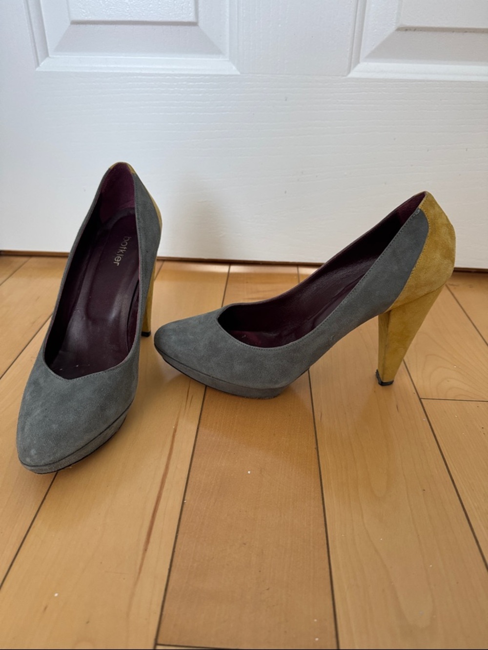 Botkier Suede Two-Tone Pump in Gray and Mustard size 38.5